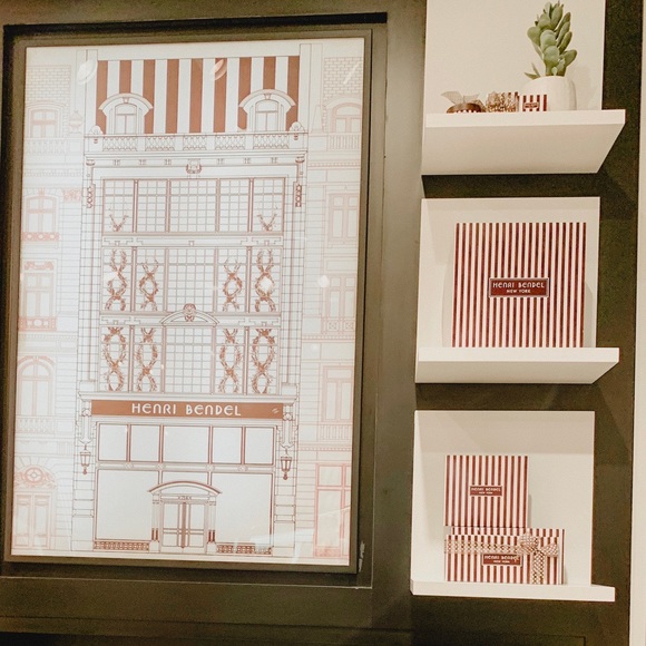 Henri Bendel Wrapping Paper Tissue Paper 🤍🤎 2 sheets - Picture 13 of 14